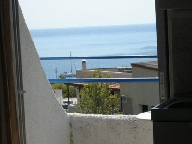 Efrosyni Apartments Agia Marina  外观 照片